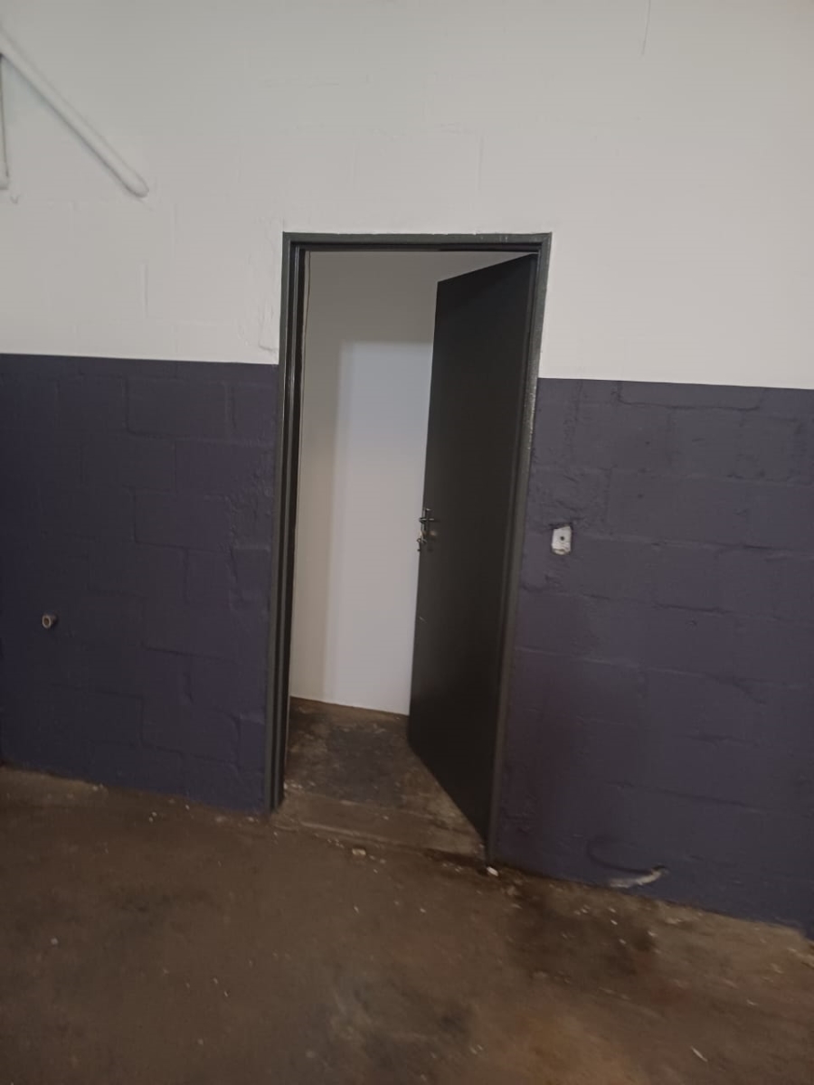 To Let Commercial Property for Rent in Okavango Park Western Cape